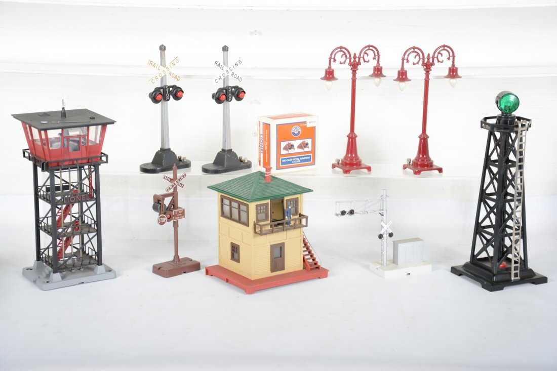 Modern Accessories: Includes Lionel control tower; operating switch tower; banjo signal; 2 #flashers(1 is C6); hi-way crossing signals; boxed 62283 cast bumpers; K-Line beacon; 2 MTH lampposts. All show light use with du