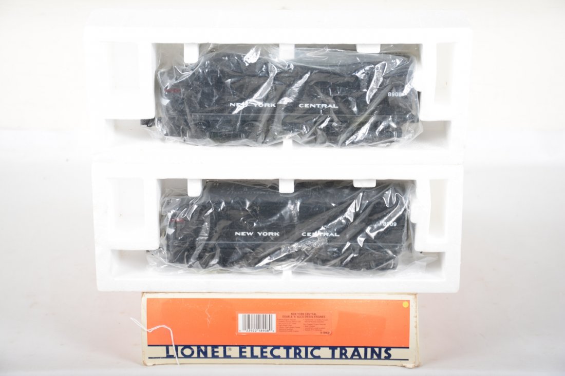 Lionel 18908 NYC Alco AA Diesels: Nice set with Dual motor power unit with lights in both. They arte unrun with box, C10