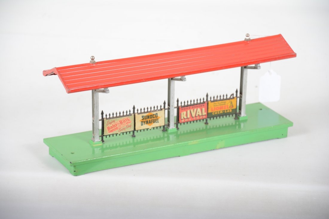 Clean Lionel 156 Station Platform: Nice postwar version, clean and complete showing light playwear, C7-7+