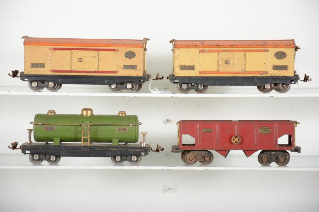 Lionel Early 800 Series Freight Cars: Includes an 815 tank car, 1 ladder trimmed, C6; 816 hopper, no couplers; 2 #814 boxcars, 1 is C2; All could benefit from a cleaning, rest C4-5