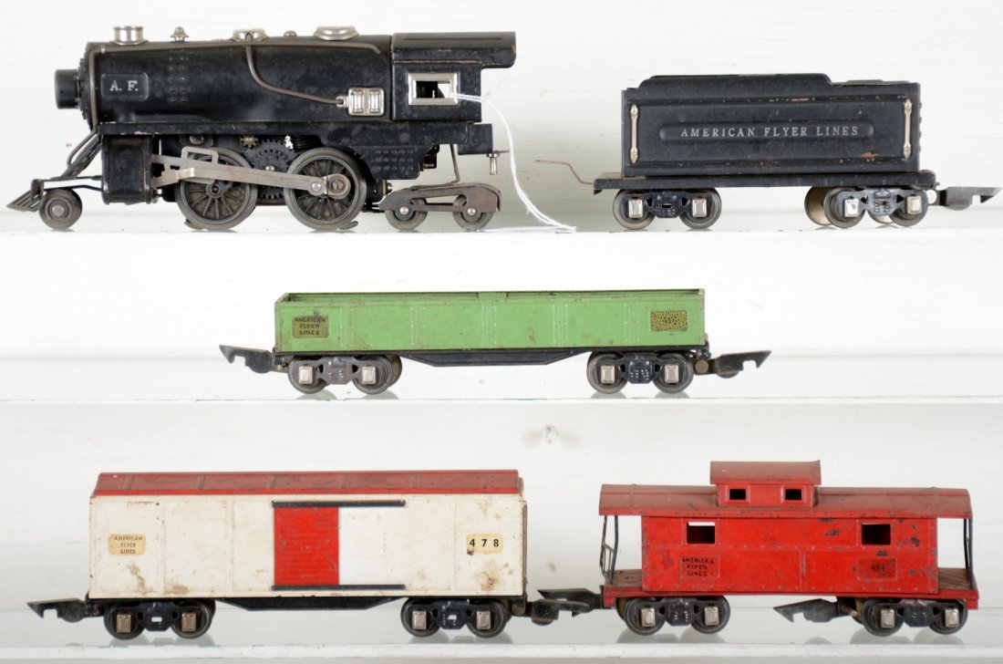 American Flyer 3/16 Steam Freight Set: Circa 1939. Includes a 401 loco, good wheels that turn; 417 tender; 478 boxcar; 476 sand car; 484 caboose. All couplers are intact , set shows moderate playwear and will benefit from a cleaning, C5-6