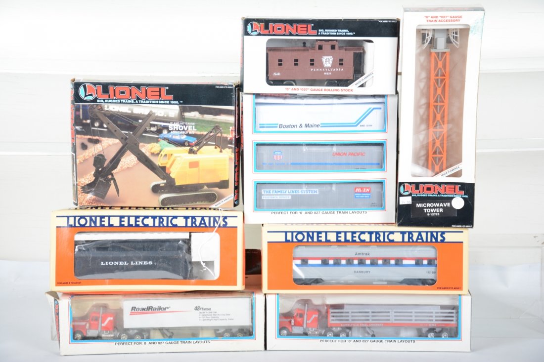 Lionel Modern Lot: Includes 16673 whistling tender; 15100 Amtrak coach; 16521 PRR caboose; 12733 & 86 tractor trailers; 12751 shovel kit; 12784 intermodal containers; 12723 microwave tower. All appear new in shop worn b