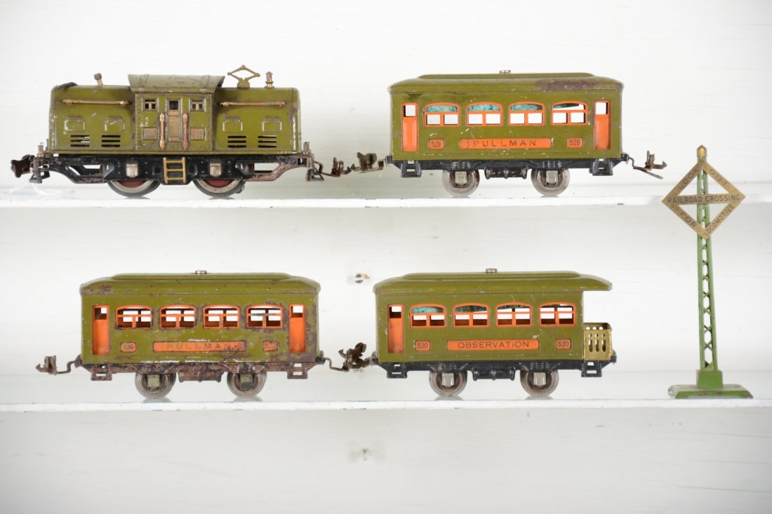 Lionel 252 Passenger Set: Includes a 252 electric loco, missing cab screw; 2 #529 Pullmans; 530 observation, all fairly clean, but have some oxidation spots to make them C4+-5 ish