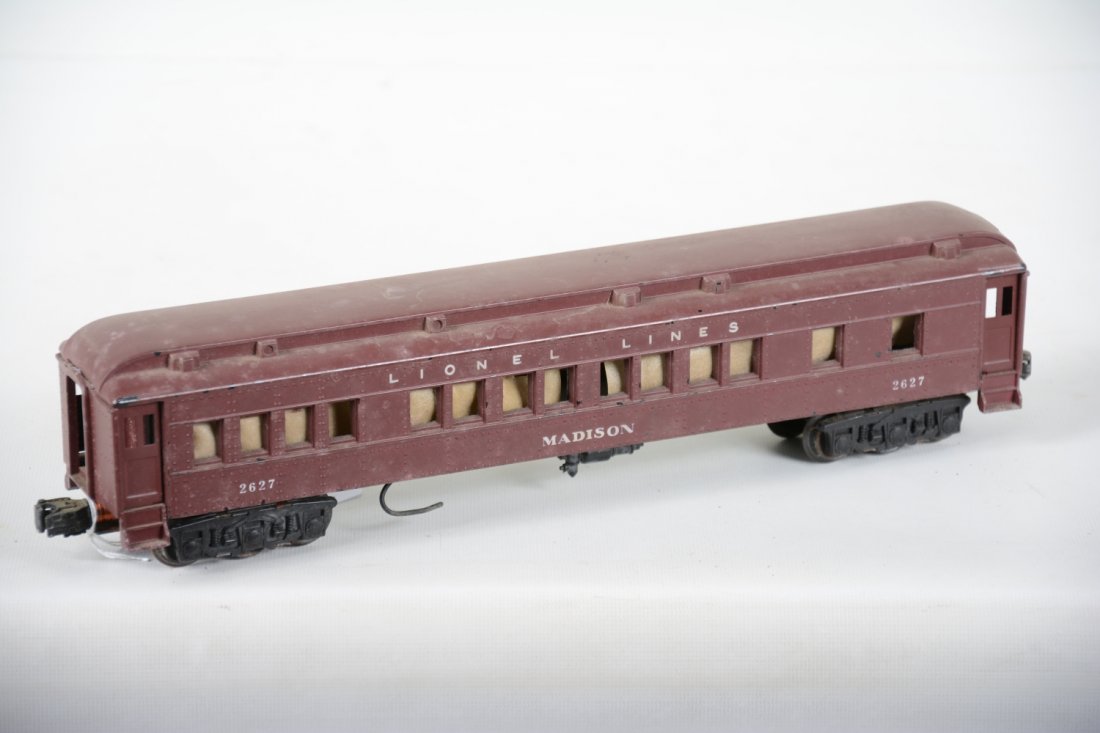Lionel 2627 Madison Pullman: Circa 1948. steps are intact, but has some blistering to paint that may flake during shipping, C5-6