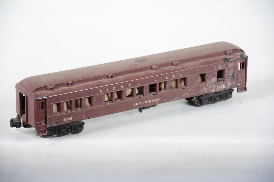 Lionel 2625 Irvington Pullman: Circa 1948. steps are intact, but has some blistering to paint that may flake during shipping, C5-6