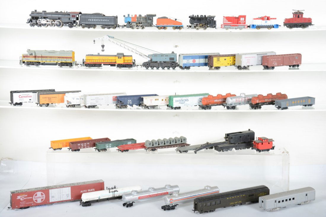 Large HO Trains Group: Include a few locos and many Freight cars with a set of RivaRossi passenger cars, most are better brands like Mantua, Varney and others. Most fairly clean and ready for your layout. Examine photos for