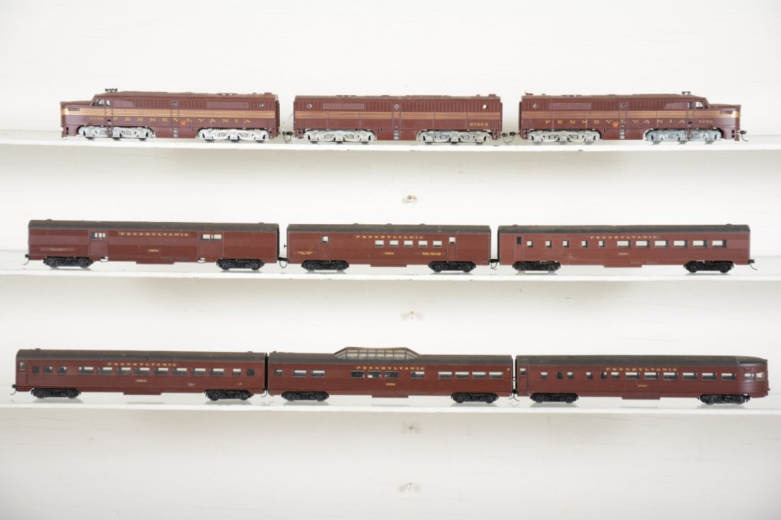 Athearn HO PRR Passenger Set: Includes an PA Alco ABA diesel set with 6 matching passenger cars. They are dirty from display, but show very light runtime.