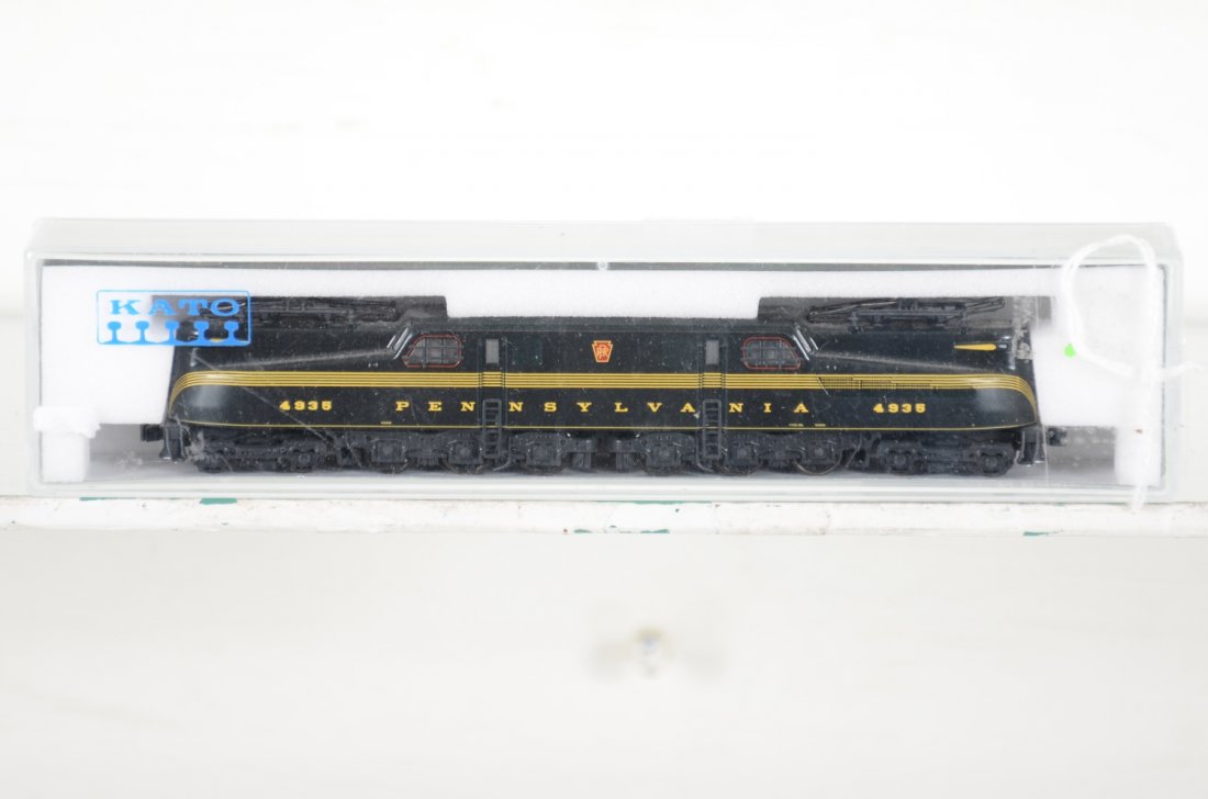 Kato n Gauge 137-2001 PRR GG1 Electric: Cab 4935. It is new in box, C10