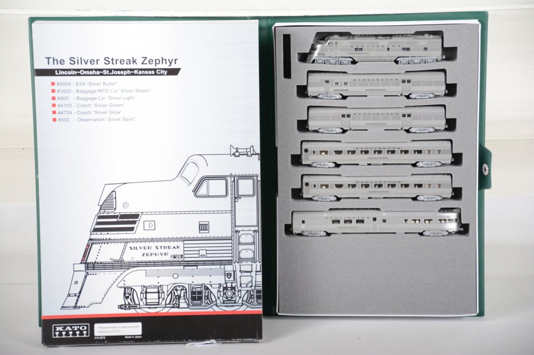 Kato N Gauge 106-090 CB&Q Silver Streak Set: Nice E5a diesel with 5 matching passenger cars. It is new in display box with paperwork & sleeve, C10