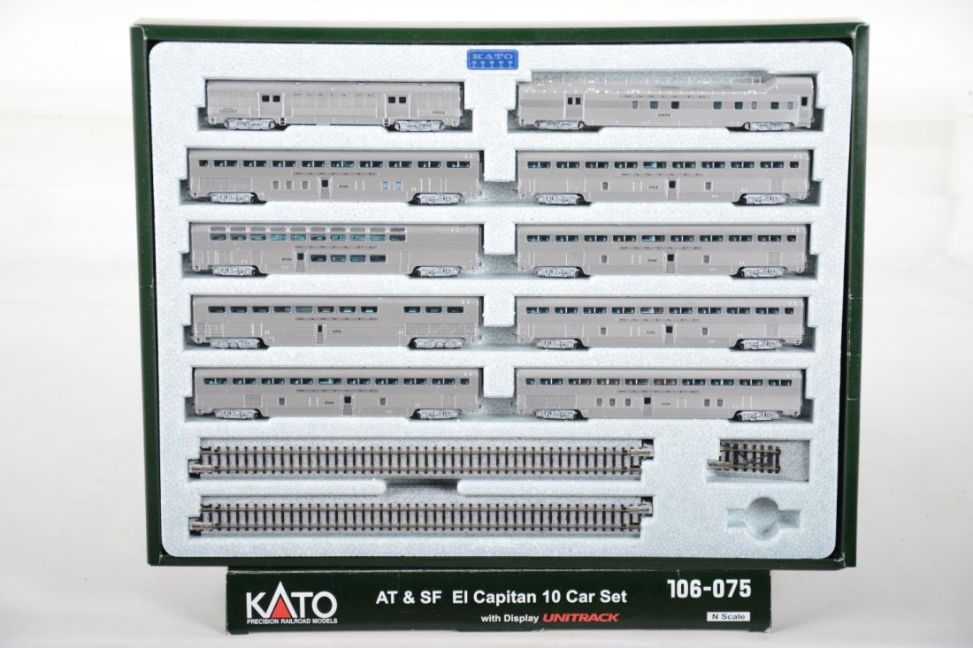 Kato N Ga 106-075 AT&SF El Capitan 10-car Set: Super passenger set that comes with display track. It appear like new with display box & sleeve, C9-10
