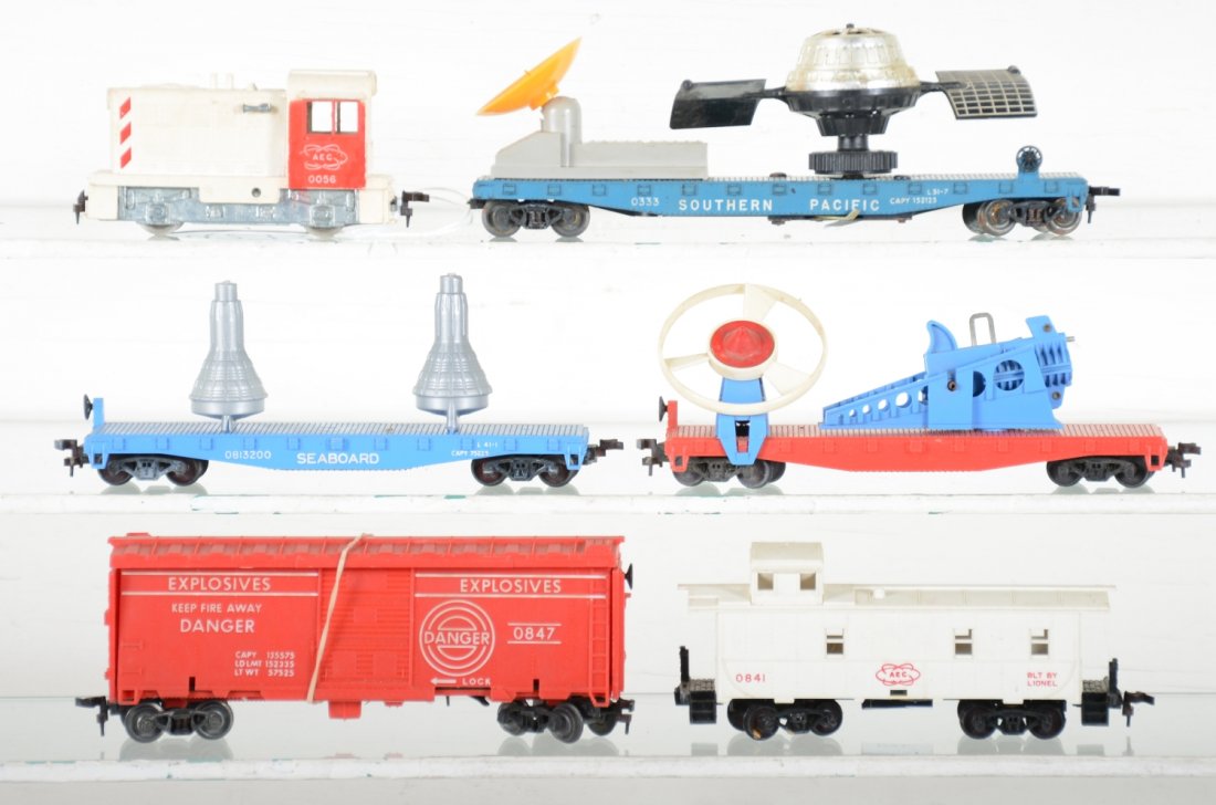 Lionel HO AEC Set 15503, Plus: Nice space set with an 0056 AEC switcher; 0813-200 Mercury capsule car; 0349 turbo launcher; 0847 target car; 0841 AEC caboose, plus an 0333 satellite launcher. All show light to moderate playwear, C7