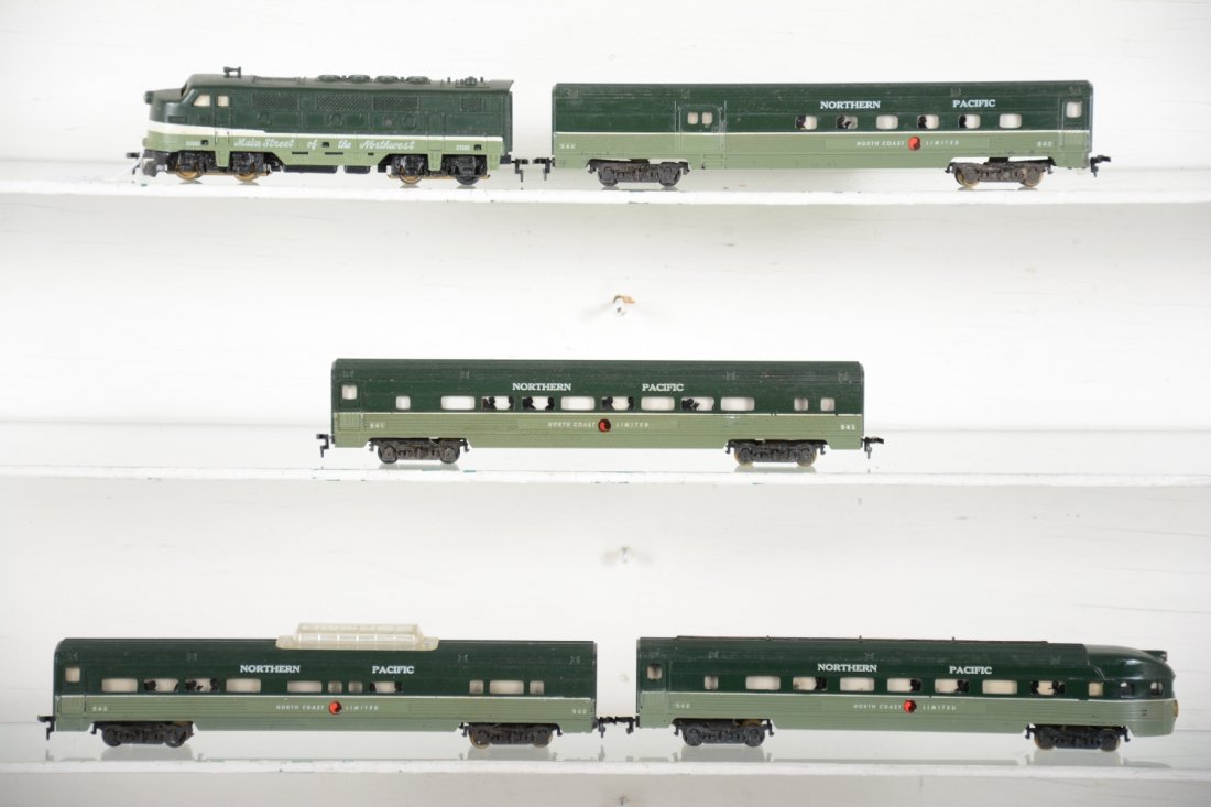 American Flyer HO NP Passenger Set: Includes an 31032 F7 diesel; 540 combine; 541 coach; 542 vista-dome; 543 observation. All show light playwear, C7+-8