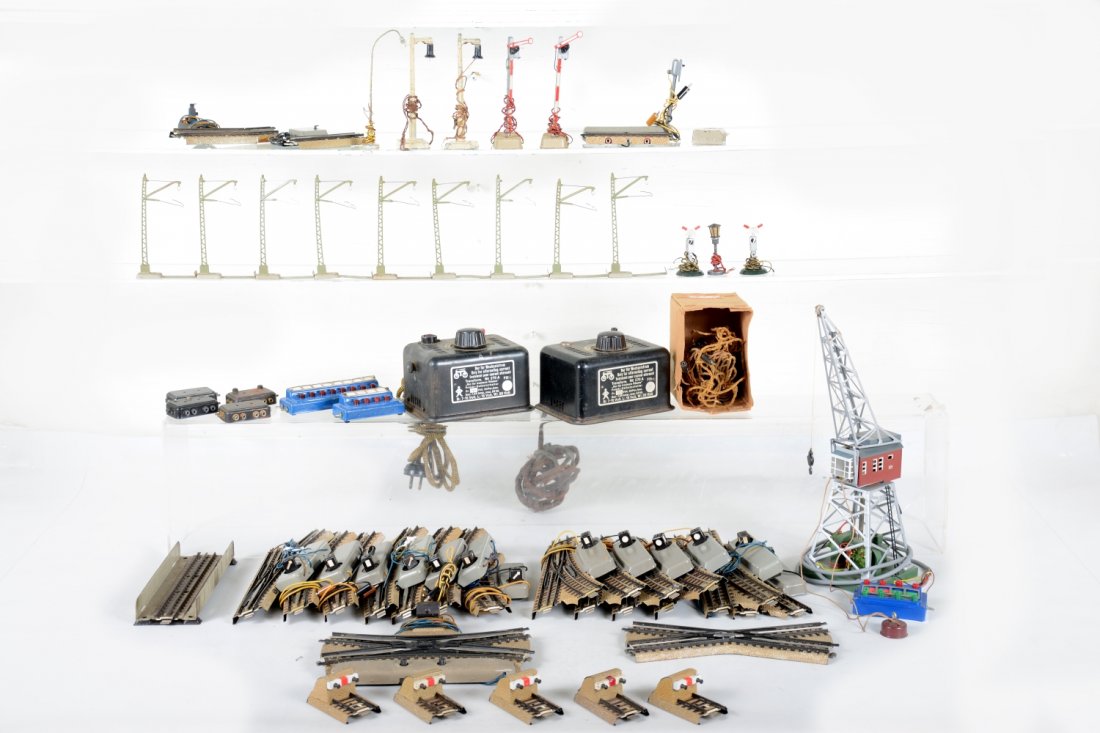 Early Marklin HO Track & Accessories: Includes a quantity of clean solid 3-rail track & switches, plus several accessories and lights with 2 transformers and junction boxes with wire harnesses; plus a clean 7051 magnetic crane with contro