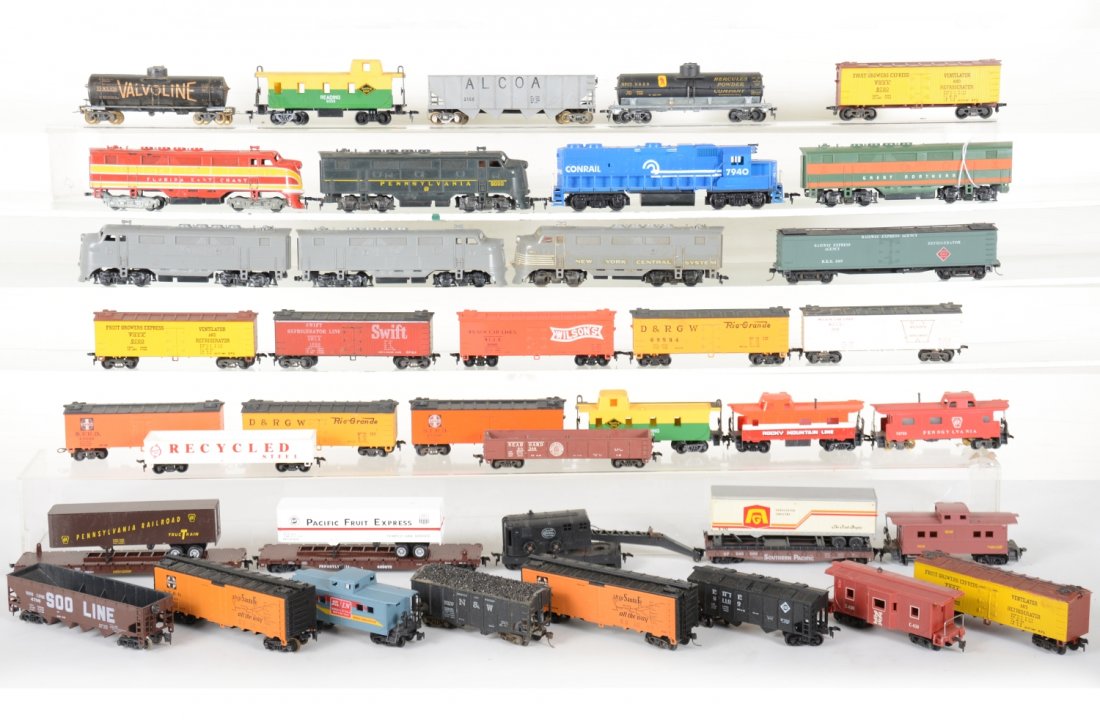 Large Group Early HO Locos & Rolling Stock: Includes Varney, Mantua, TMI & Others, most F series diesels are dummy units, rest show light to moderate playwear, C6-8