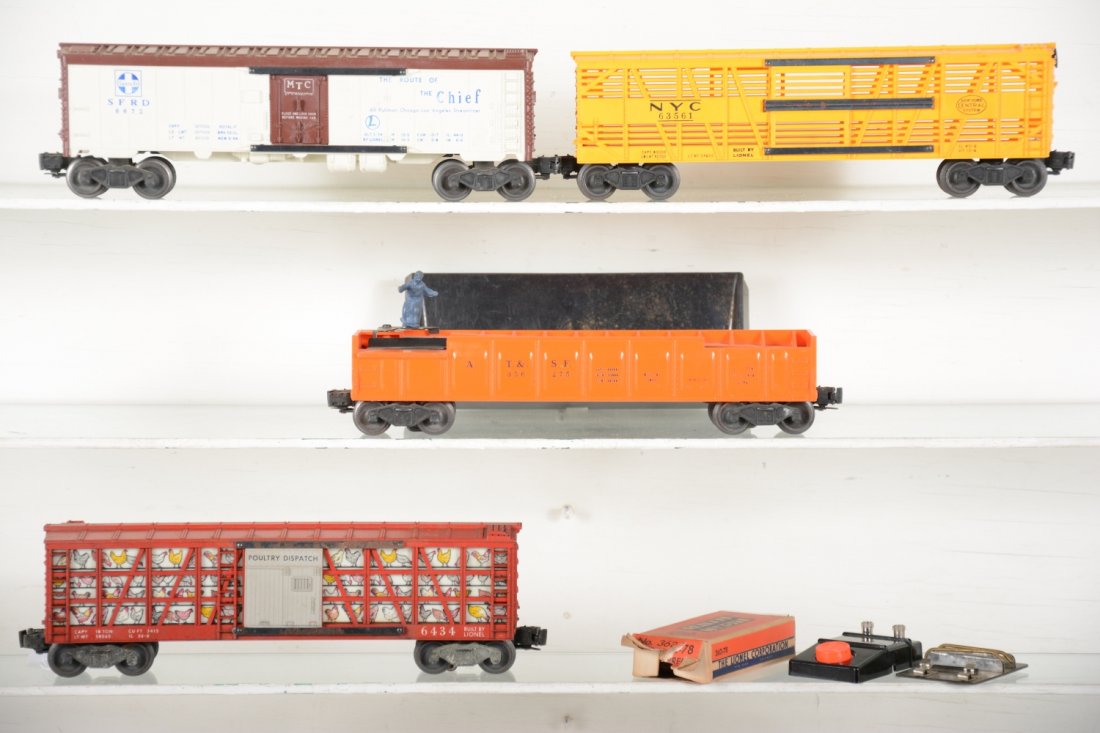 Nice Lionel Freight Cars: Includes a 3562-75 operating barrel car with -78 box, UTC, 90C & bin; 6356 NYC stock car; 6672 SF reefer; 6434 Poultry car, door guides have oxi spots. Rest show light playwear, C7+