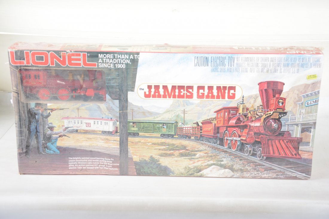 Mint Lionel 1053 James Gang General Set: Nice early set, as good as it gets factory sealed. Equipped with a a 4-4-0 general steam loco & tender; horse flat; Sheriff & outlaw car; combine, track & transformer, new in setbox, C10