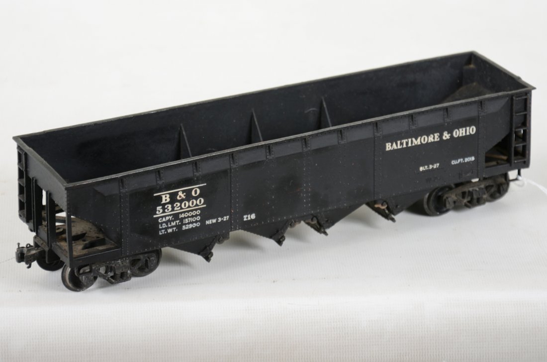 Nice Lionel 716 B&O Full-Scale Hopper: Clean with bright lettering. Casting are straight with all hatches intact. It shows light playwear and would benefit from a light cleaning, C7-7+