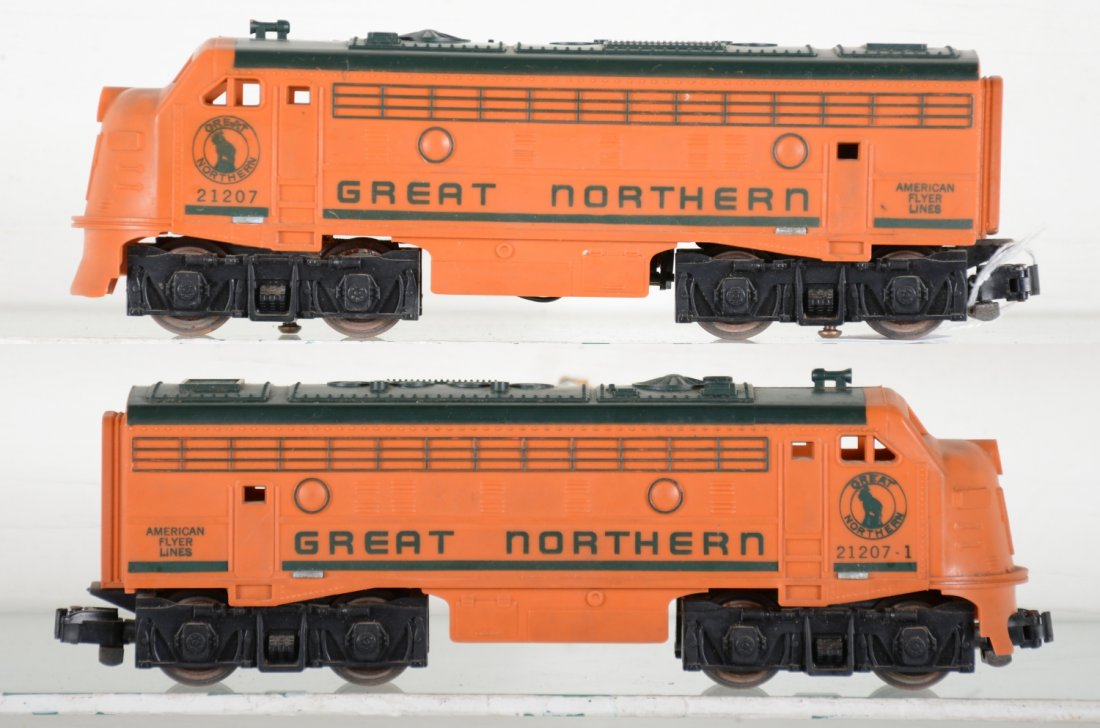 American Flyer 21207 & -1 GN F9 AA Diesels: S Gauge. Clean matched pair with intact shells, just missing nose stickers. Power shell has 1/16" hole behind horn on top. Otherwise they show light playwear, appear C7+