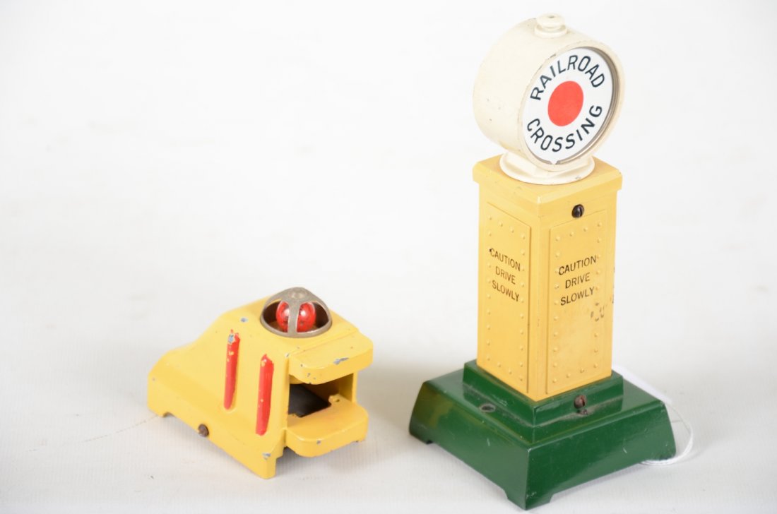 Super Lionel 87 & 25 Accessories: Includes an 87 crossing signal with great paint and castings, C7+; 25 bumper, early t-tone paint with solid casting, plate lettering worn underneath. Both show light playwear, otherwise C7
