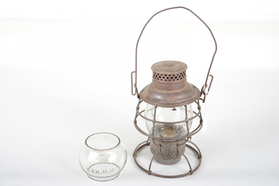 D&H Railroad Lantern & Globe Lot (1 of 4)