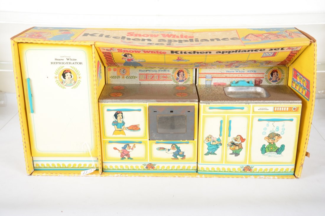 Boxed Wolverine Snow White Kitchen Se (1 of 3)