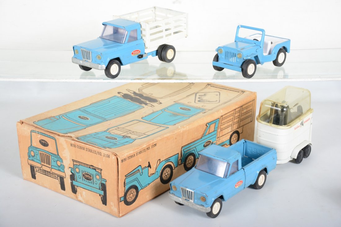 Boxed Mini-Tonka Stables Set 1104 (1 of 2)