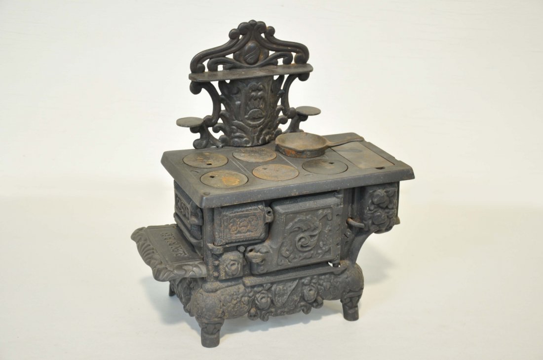 Early The Giant Childs Stove: Circa 1900. Painted cast iron 12 X 6 X 14". It appears to have most of the main parts, plus a cast iron frying pan. It show moderate playwear, but should clean nicely, C6