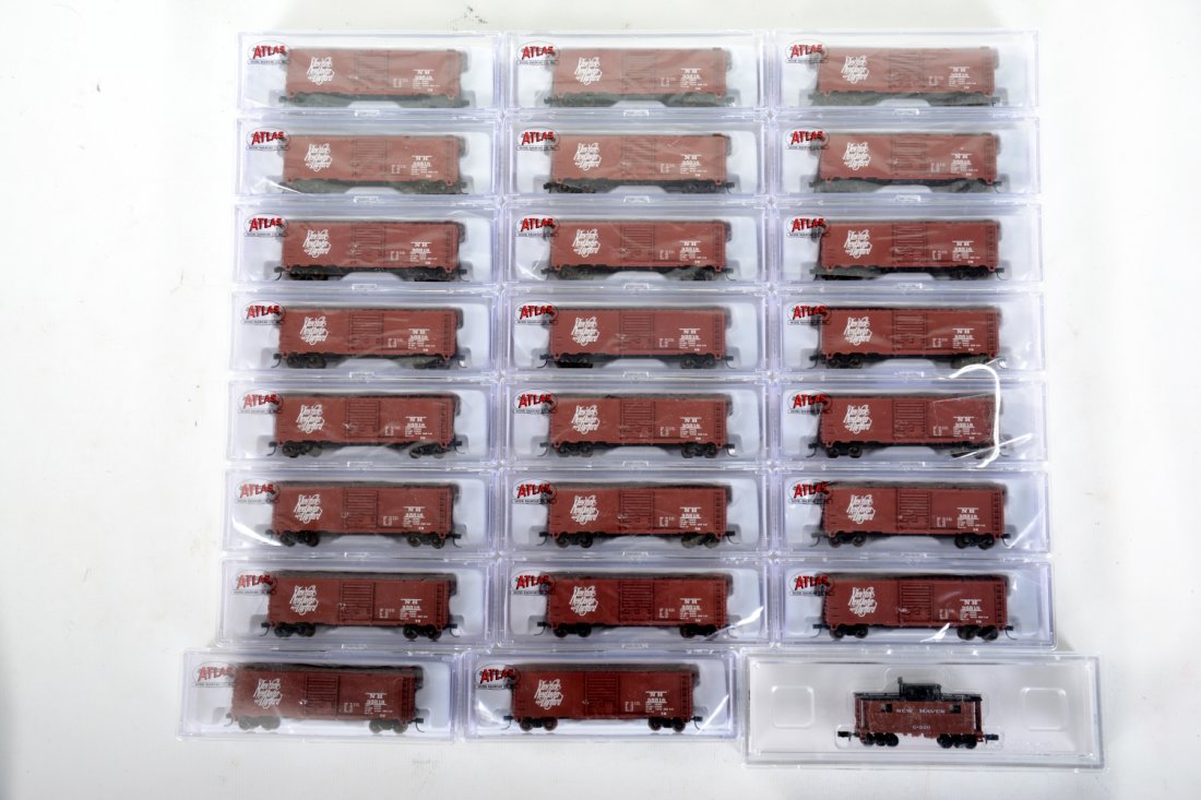 Atlas New Haven Boxcars With Caboose: Instant Freight train! Includes 23 NH boxcars and a Bowser C520 NH caboose, all with boxes C10