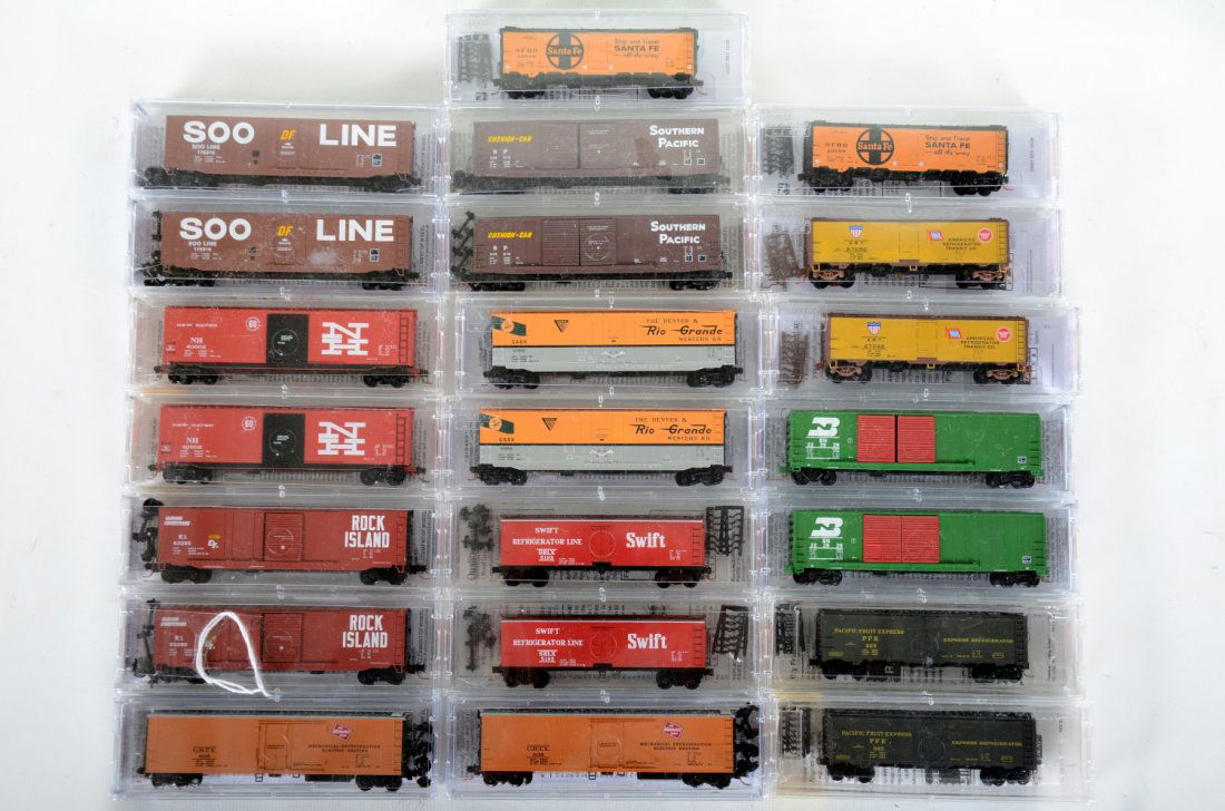 22 Micro-Trains N Ga Plug-Door Boxcars & Reefers (1 of 2)