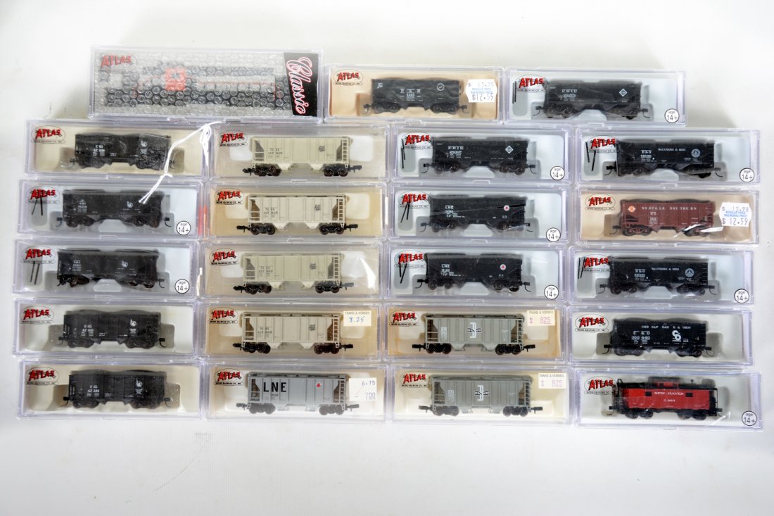 Large Atlas N ga NH Diesel Coal Train: Includes a 42634 RS-3 #1409; 21 assorted hoppers & an NE-6 NH caboose, rest appear new in boxes, C10
