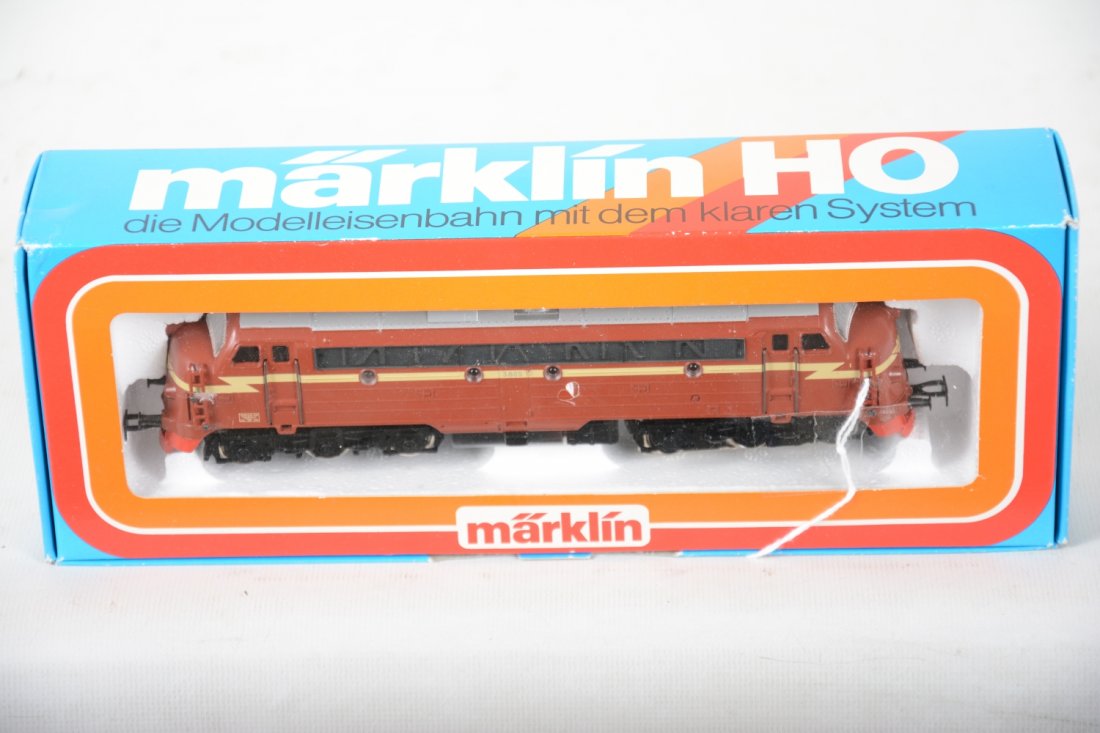 Boxed Marklin HO 3143 Danish Diesel: Nice CO-CO Diesel with NSS Netherlands markings. It shows light runtime with C9 body with box.