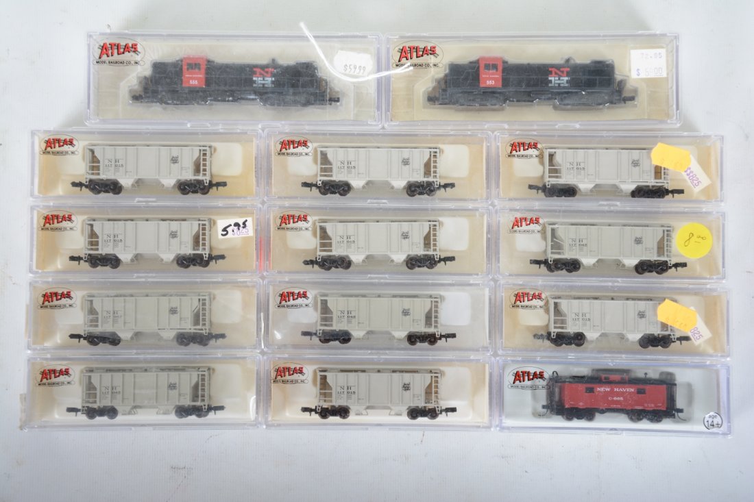Atlas N ga New Haven Double Headed Hopper Train: Includes a 42008 & 42007 RS-3 diesels #'s 553 and 555; 11 PS-2 covered hoppers; NE-6 NH caboose, all appear new in boxes, C10