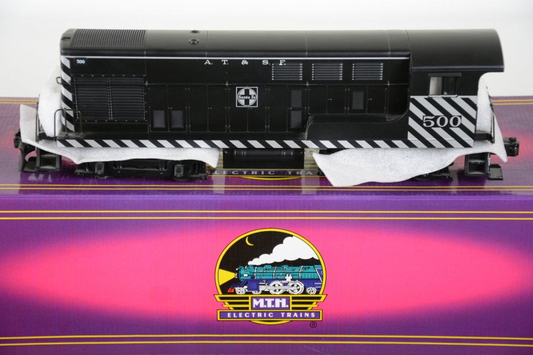 MTH Premier 2077LP SF H10-44 Diesel: Heavy dual motor diesel equipped with ProtoSounds, directional lighting and more! It is new in box, C10