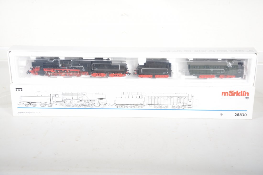 Marklin HO 28830 Steam Loco & Snow Plow (1 of 2)