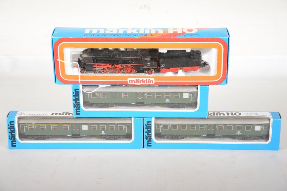 Marklin HO 3093 DB Steam Passenger Set (1 of 2)