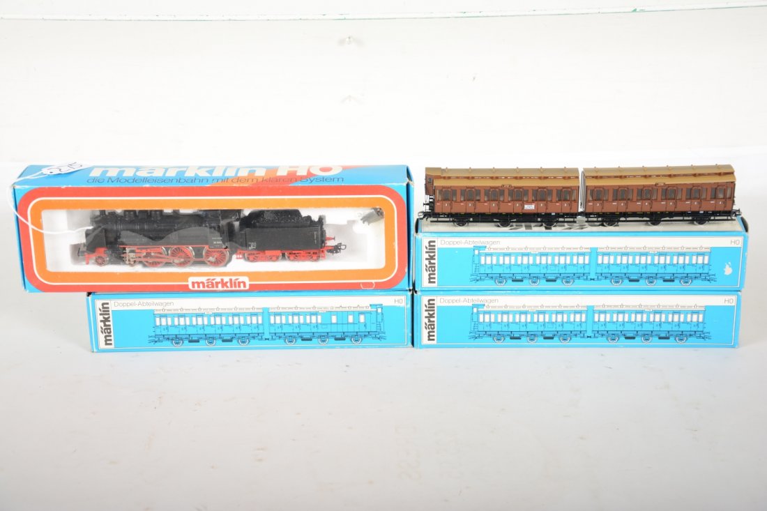 Marklin HO 3099 Steam Passenger Set (1 of 2)