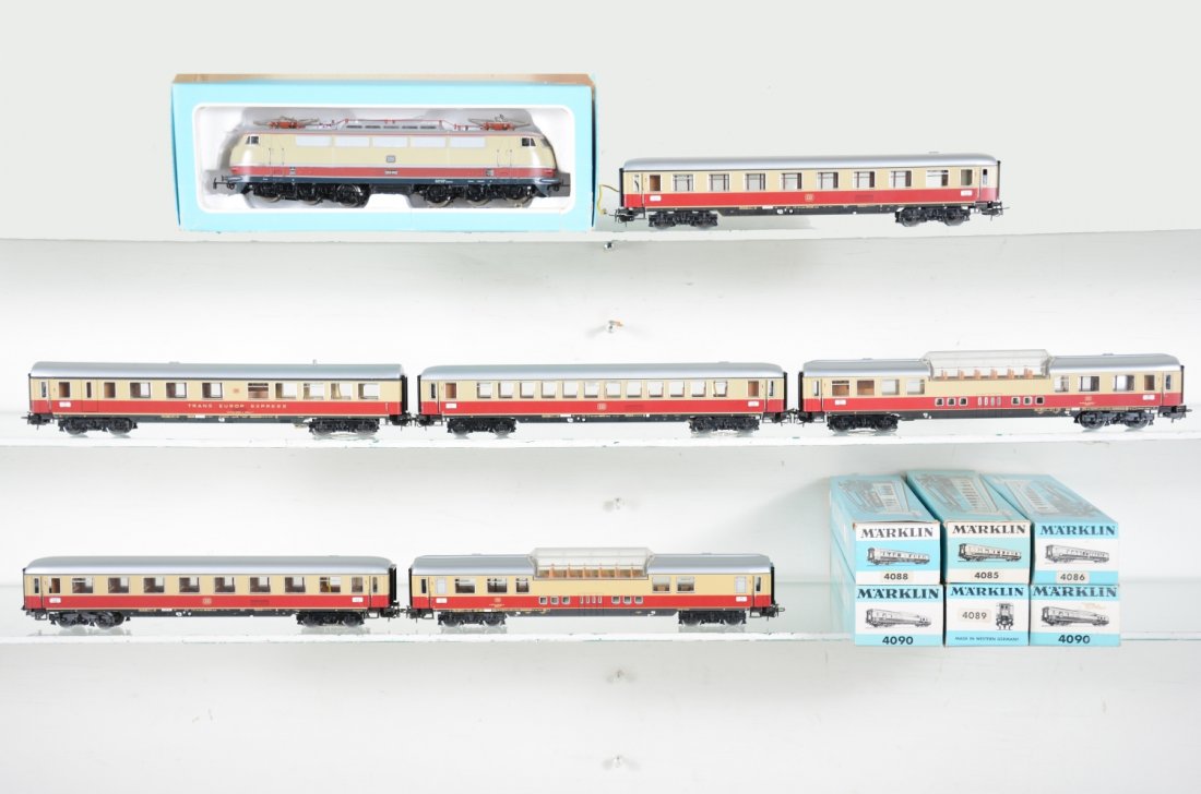 Marklin HO 3053 TEE Express Passenger Set (1 of 5)