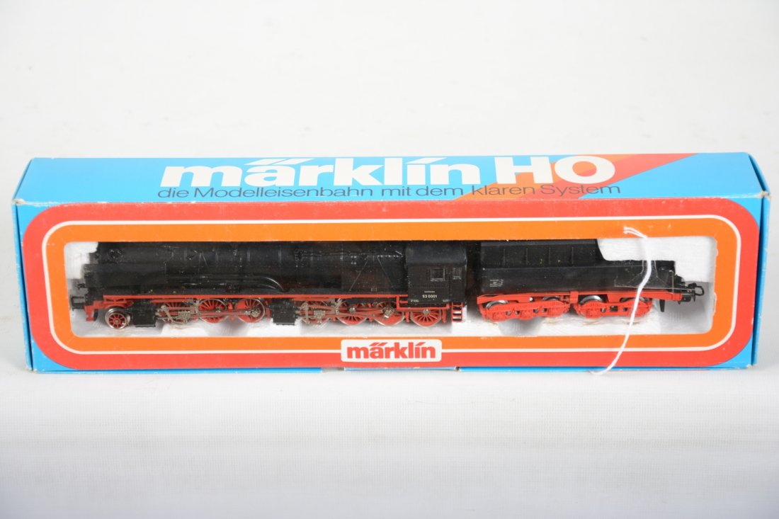Marklin HO 3102 2-6-8-0 Steam Locomotive: Nice articulated BR53-0001 Mallet. It shows light runtime with C9 body with box.