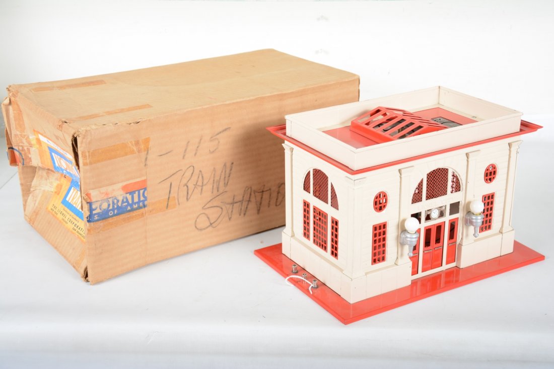 Clean Boxed Lionel 115 Station (1 of 2)