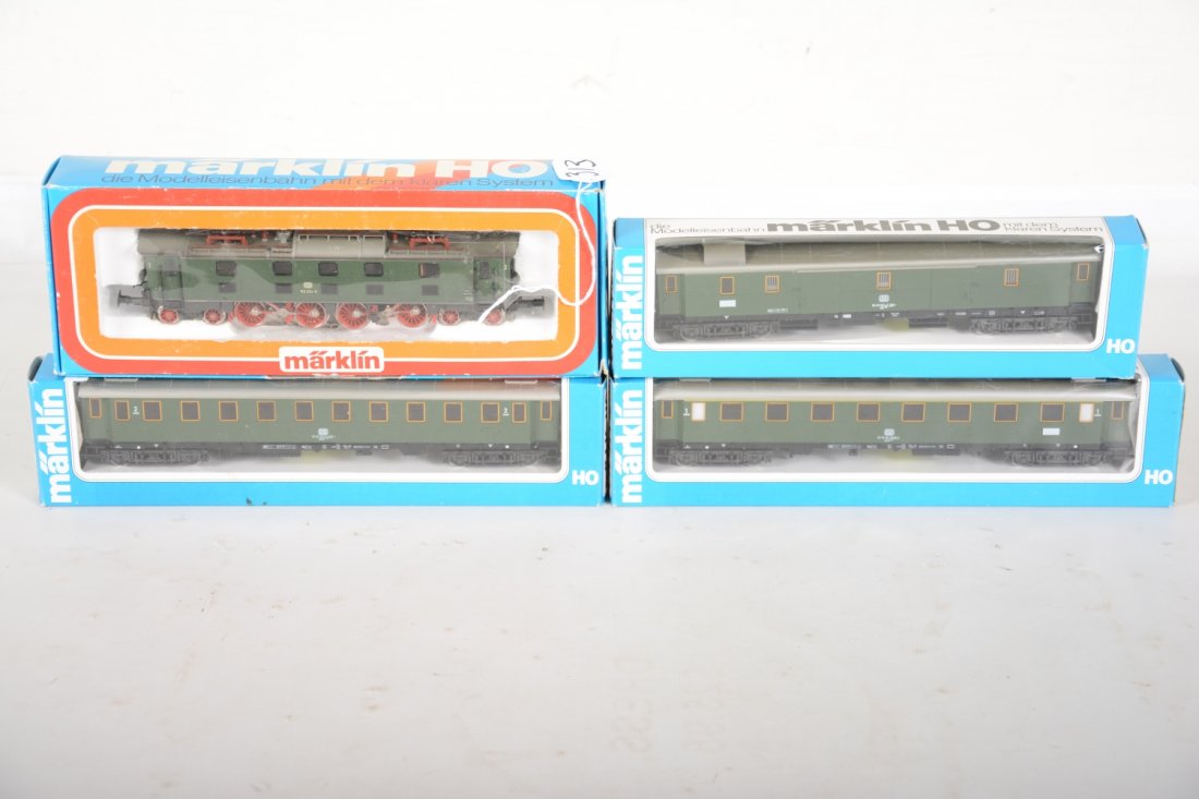 Marklin HO 3366 DB Passenger Set (1 of 2)