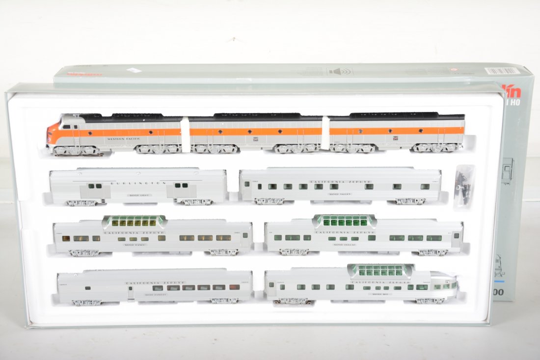 Marklin HO 26600 Western Pacific Passenger Set (1 of 2)