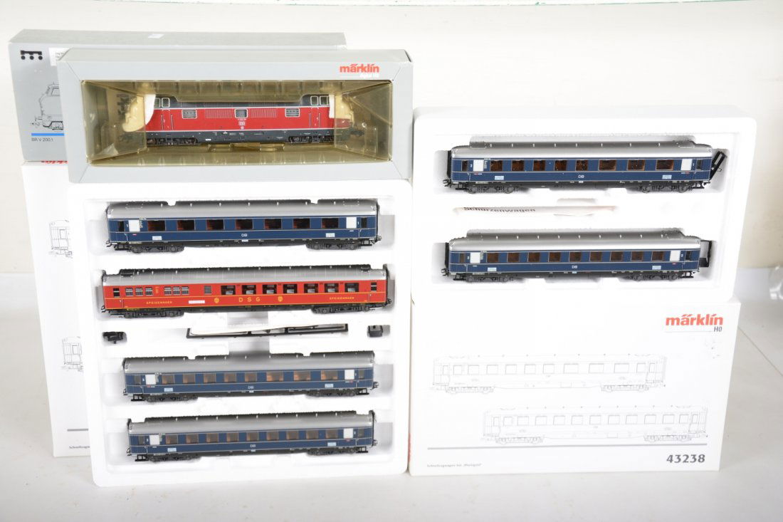 Marklin HO DB Commuter Train Set (1 of 2)
