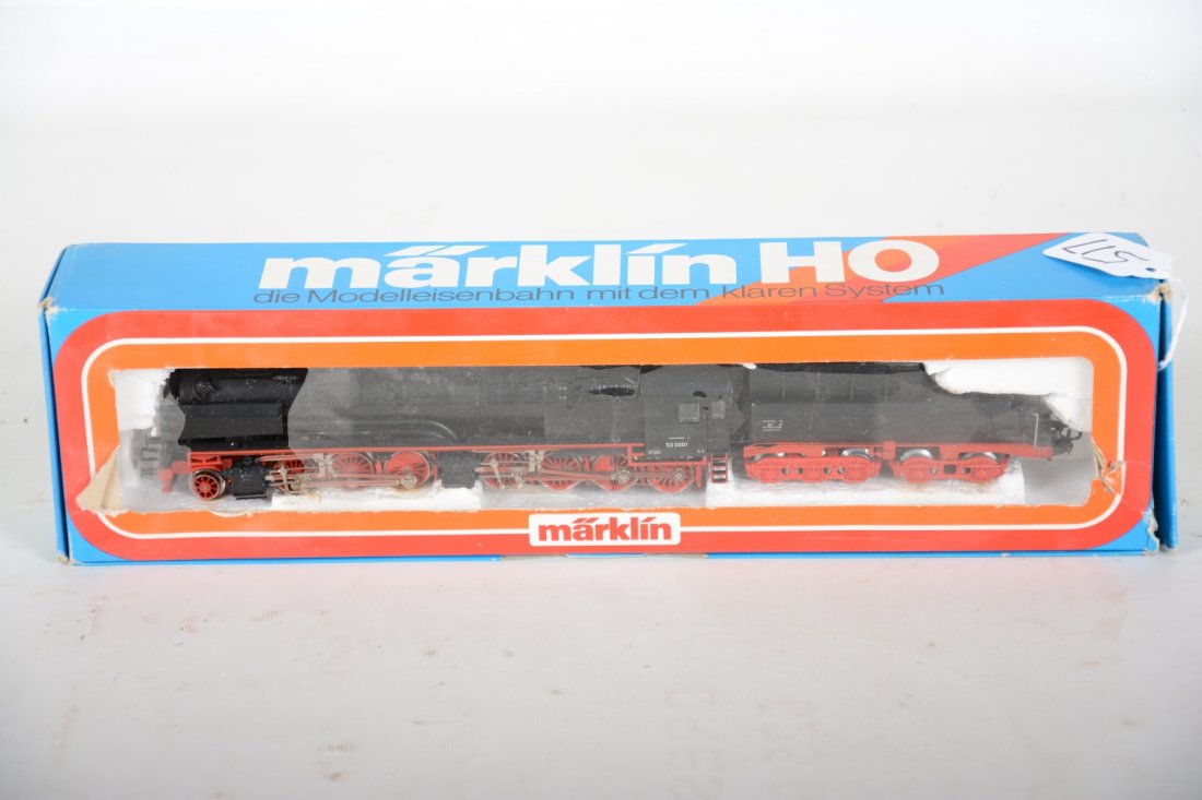 Marklin HO 3102 2-6-8-0 Steam Locomotive: Nice articulated BR53-0001 Mallet. It shows light runtime with C9 body with slightly worn box.
