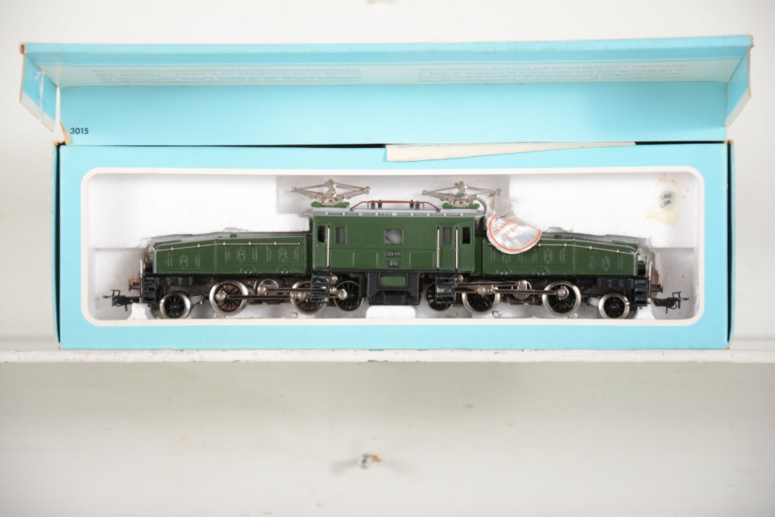 Marklin HO 3015 Swiss Crocodile Electric (1 of 3)