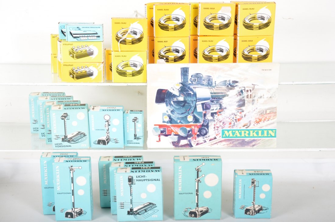 Marklin HO Signal & Accessory Lot (1 of 2)