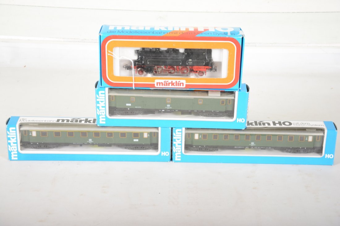 Marklin HO DB Steam Passenger Set (1 of 2)