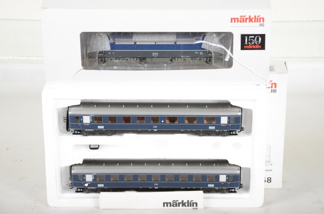 Marklin HO DB Passenger Train (1 of 2)
