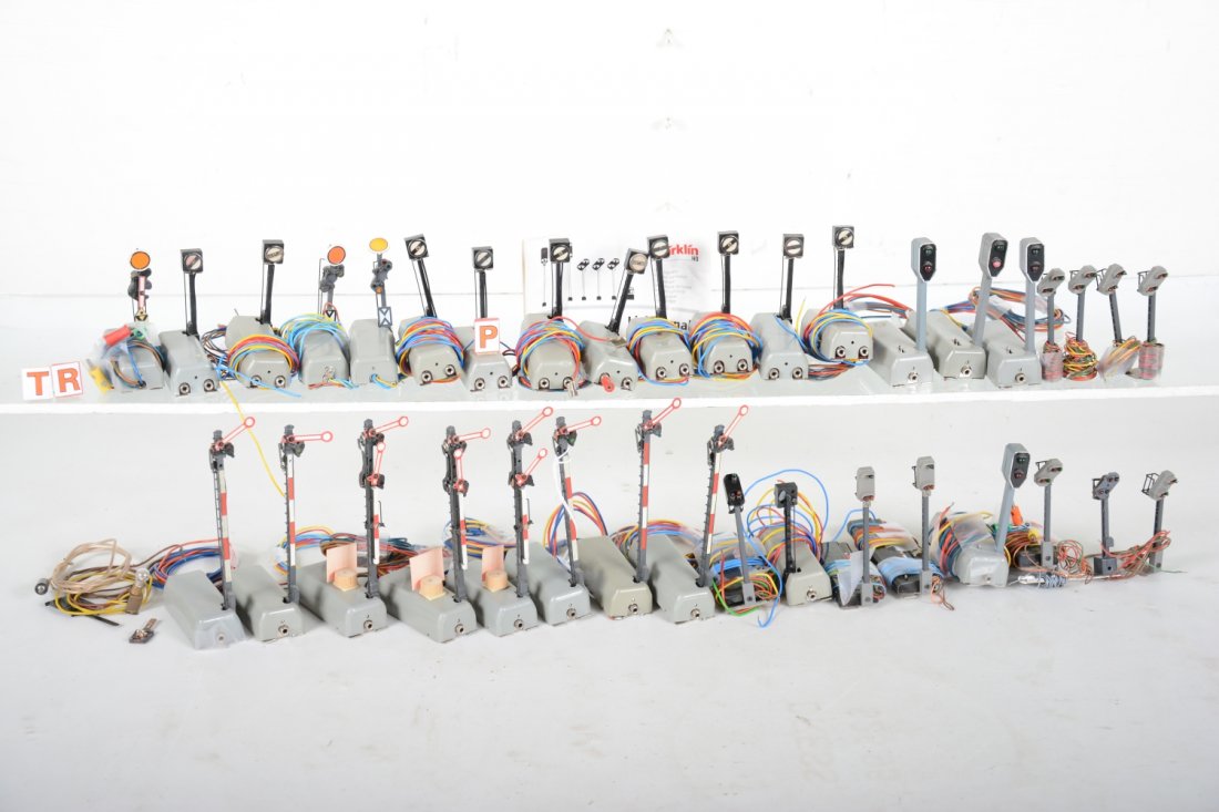 Large Lot Marklin HO Signals (1 of 3)