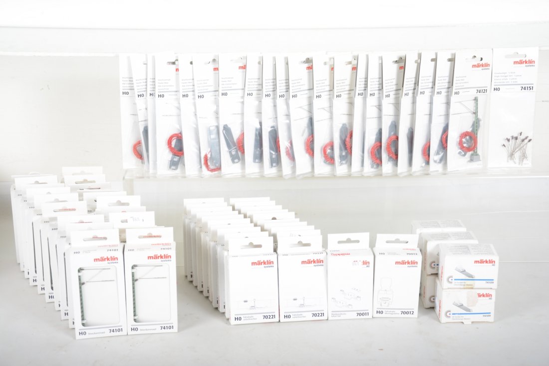 Marklin HO Overhead Cantenary Lot (1 of 2)