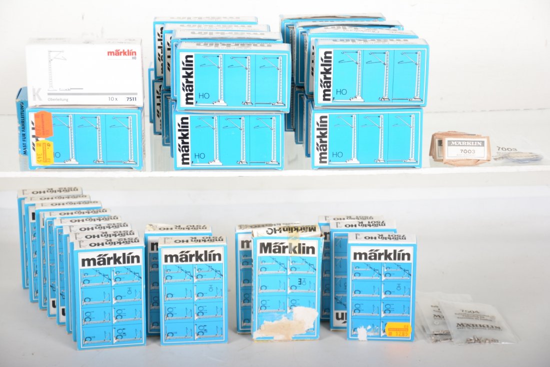 Marklin HO K-Track Overhead Cantenary (1 of 2)